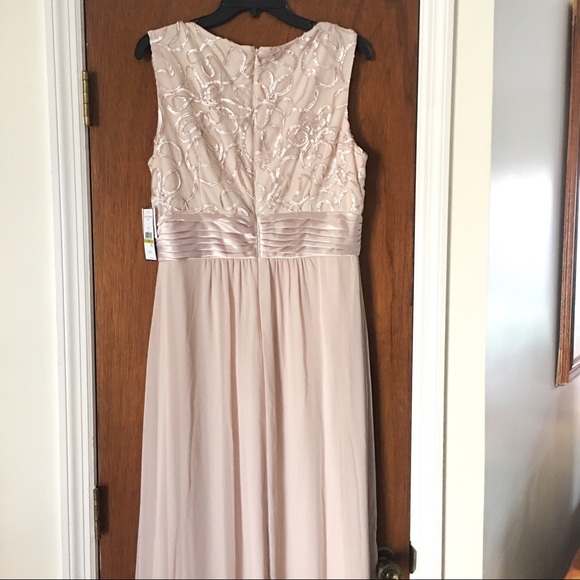 🎉 HP 6.9.18 🎉 Jessica Howard Embroidered Gown - Picture 5 of 8